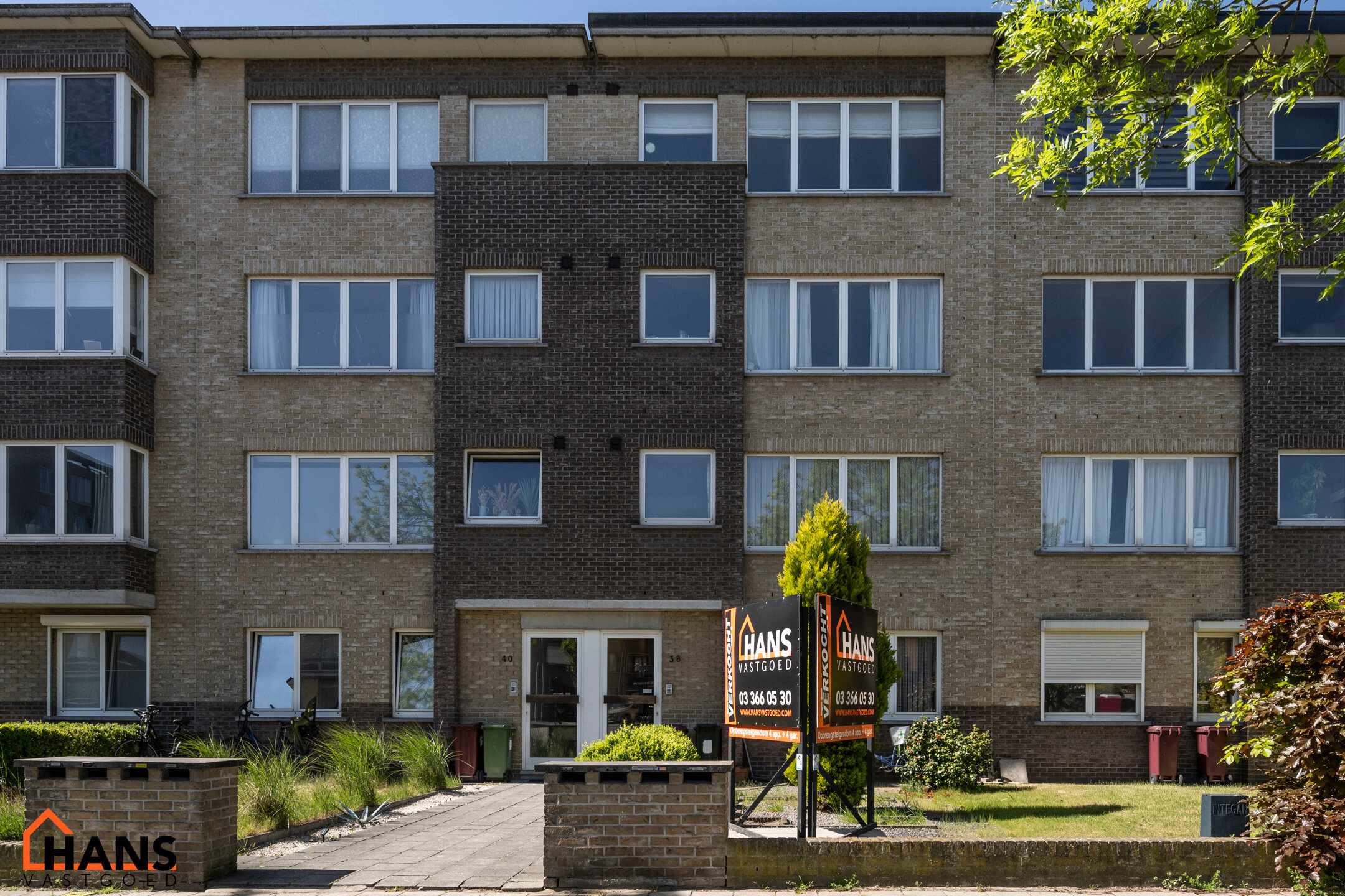 Inkomhal; apart toilet; leefruimte; keuken met kasten, spoelbak, kookplaat, dampkap, oven en ruimte voor een eigen koelkast/diepvries; berging; badkamer met ruime douche, wastafel in meubel, spiegelkast en ruimte voor wasmachine en droogkast; 2 slaapkamer
