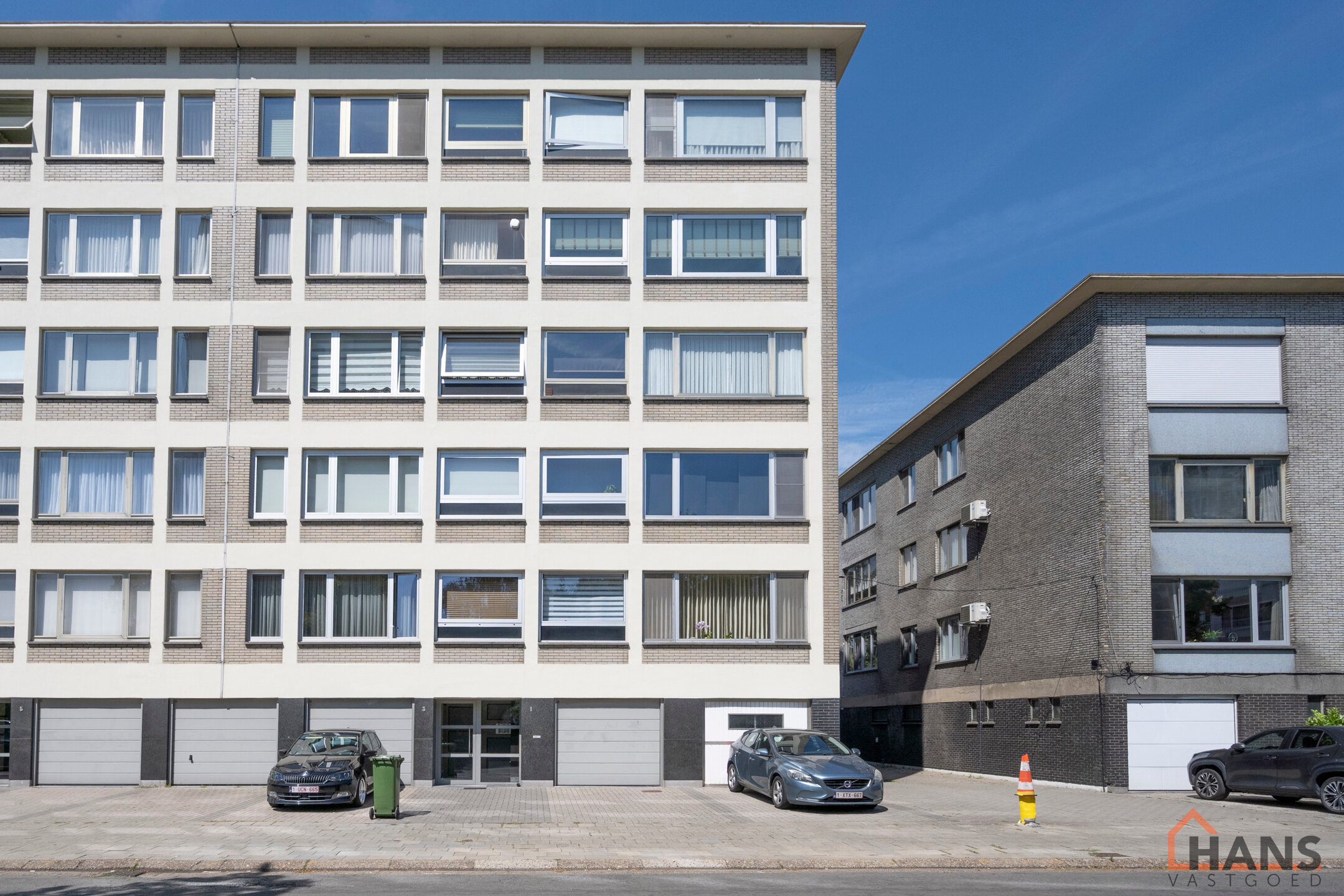 Bent u op zoek naar een stijlvol afgewerkt appartement waar u zonder zorgen uw intrek kan nemen? Dan is dit prachtige appartement op de derde verdieping aan de Graanstraat 3 precies wat u zoekt. In 2030 zal u op een wandelafstand zijn van een nieuw aangel