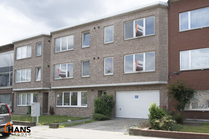 Instapklaar appartement, rustig en gunstig gelegen.  Ook ideaal als starterswoning en/of investeringsvastgoed.

Met de trap komen we bij dit appartement op de tweede verdieping; geen lift maakt dat er minder gemeenschappelijke kosten zijn.
Indeling: inkom