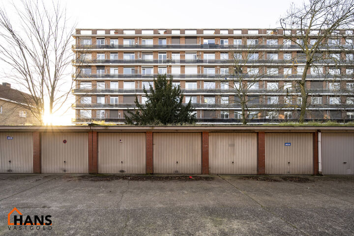 Garagebox te huur, nummer 44.

Inrit via Sprinkhaanveldestraat 31 2150 Borsbeek, garage gelegen in garagecomplex.
Geen elektriciteit / water aanwezig.

Huurwaarborg bedraagt 3 maanden huur.

Een bezoek ter plaatse kunt u enkel online reserveren op www.han
