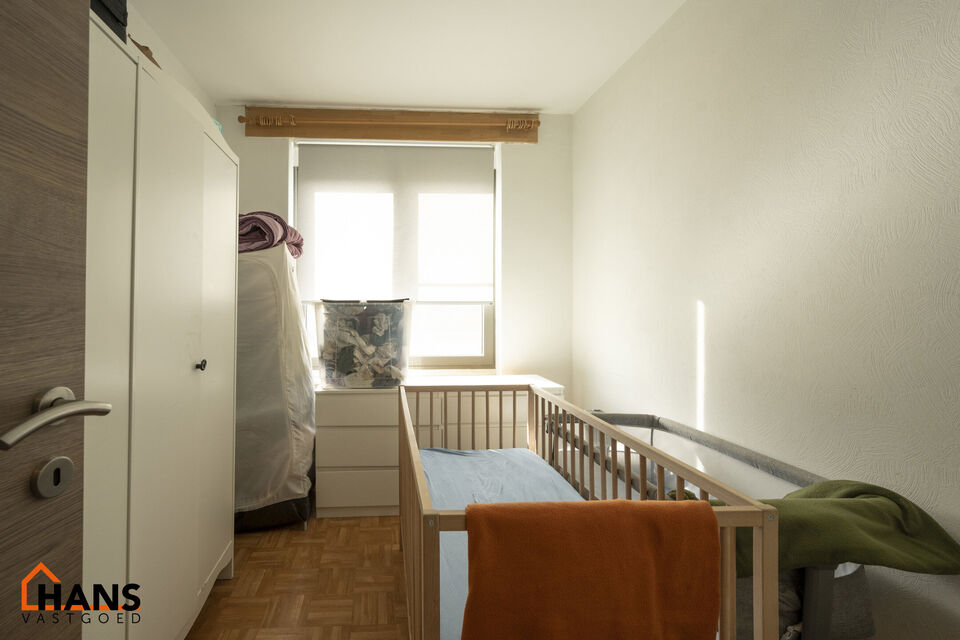 Inkom; leefruimte; keuken met kasten, kookplaat, dampkap, vaatwasser, koelkast, oven en wasmachine; badkamer met douche, wastafel in meubel, spiegel, toilet en handoekdroger; 2 slaapkamers; bureau en terras.  Airconditioning aanwezig.
Garage optioneel bij