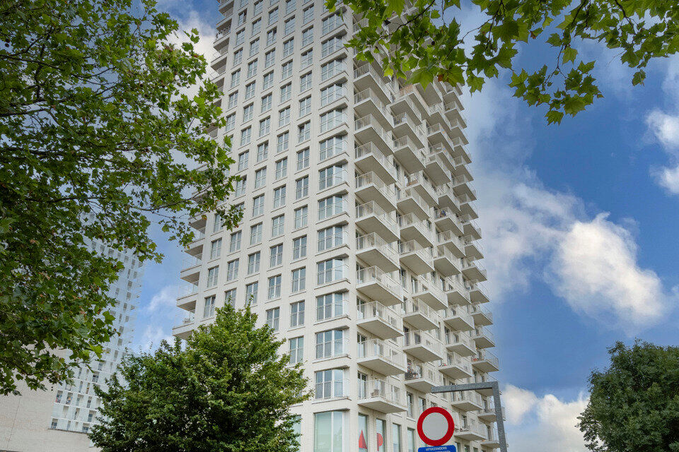 Instelprijs van 275.000 Euro; elk bod wordt ernstig overwogen.
Op zoek naar een modern appartement met een adembenemend uitzicht en een uitstekende ligging? 
Dan zal dit instapklare appartement aan de Ellermanstraat u onmiddellijk weten te bekoren.
Gelege