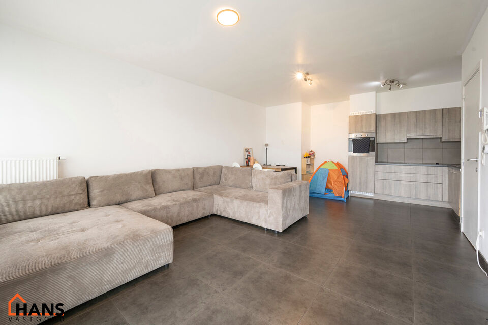 Instelprijs van 275.000 Euro; elk bod wordt ernstig overwogen.
Op zoek naar een modern appartement met een adembenemend uitzicht en een uitstekende ligging? 
Dan zal dit instapklare appartement aan de Ellermanstraat u onmiddellijk weten te bekoren.
Gelege