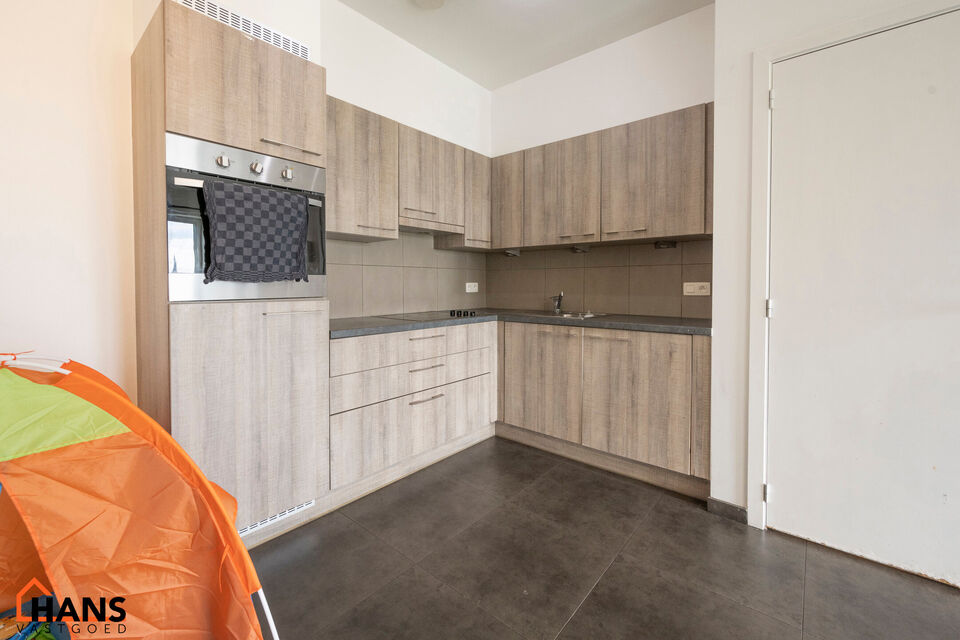 Instelprijs van 275.000 Euro; elk bod wordt ernstig overwogen.
Op zoek naar een modern appartement met een adembenemend uitzicht en een uitstekende ligging? 
Dan zal dit instapklare appartement aan de Ellermanstraat u onmiddellijk weten te bekoren.
Gelege