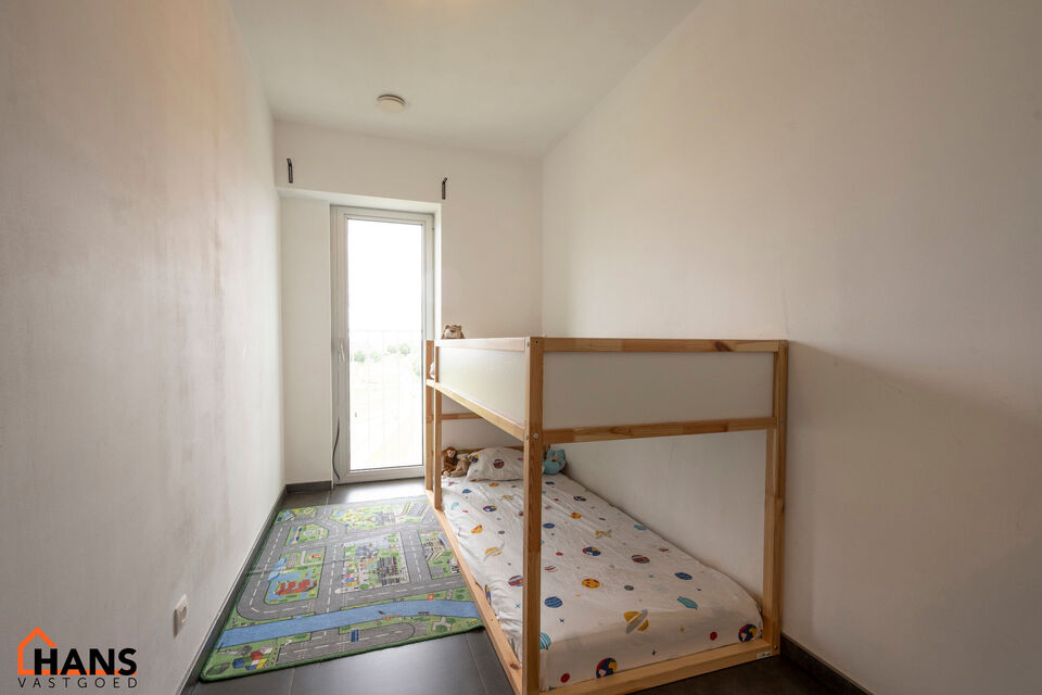 Instelprijs van 275.000 Euro; elk bod wordt ernstig overwogen.
Op zoek naar een modern appartement met een adembenemend uitzicht en een uitstekende ligging? 
Dan zal dit instapklare appartement aan de Ellermanstraat u onmiddellijk weten te bekoren.
Gelege