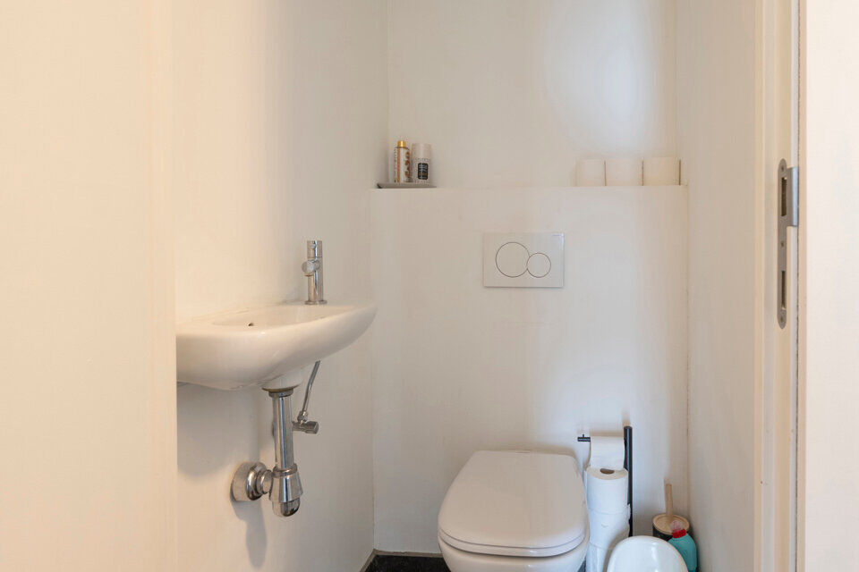 Instelprijs van 275.000 Euro; elk bod wordt ernstig overwogen.
Op zoek naar een modern appartement met een adembenemend uitzicht en een uitstekende ligging? 
Dan zal dit instapklare appartement aan de Ellermanstraat u onmiddellijk weten te bekoren.
Gelege
