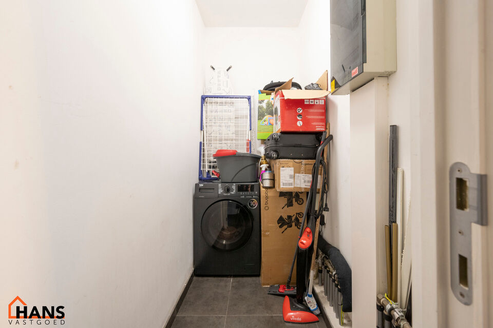 Instelprijs van 275.000 Euro; elk bod wordt ernstig overwogen.
Op zoek naar een modern appartement met een adembenemend uitzicht en een uitstekende ligging? 
Dan zal dit instapklare appartement aan de Ellermanstraat u onmiddellijk weten te bekoren.
Gelege
