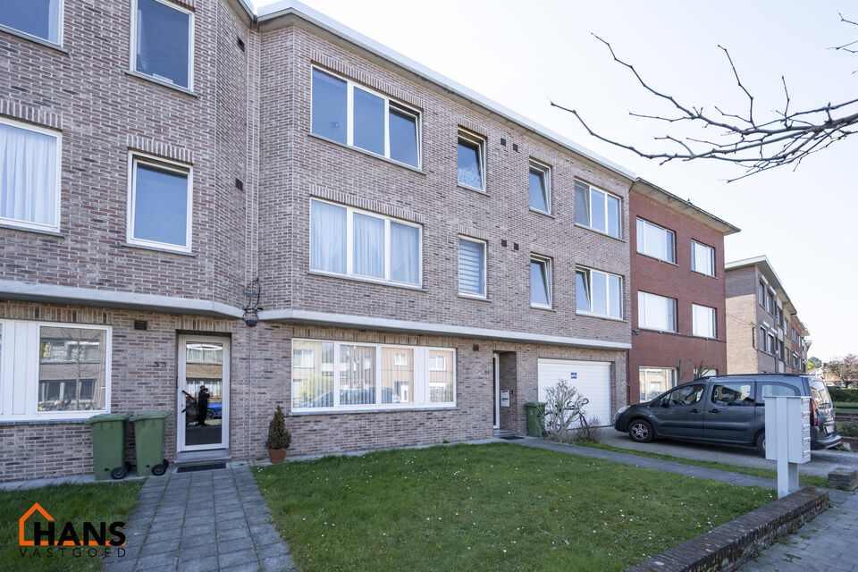 Instapklaar appartement, rustig en gunstig gelegen.  Ook ideaal als starterswoning en/of investeringsvastgoed.

Met de trap komen we bij dit appartement op de tweede verdieping; geen lift maakt dat er minder gemeenschappelijke kosten zijn.
Indeling: inkom