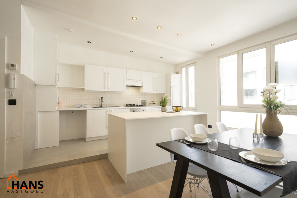 Instapklaar appartement op toplocatie – ideaal als starterswoning of investering!

Ontdek dit charmante en lichtrijke appartement op de tweede verdieping van een kleinschalig gebouw, centraal gelegen en vlakbij alle in- en uitvalswegen. Een perfecte uit