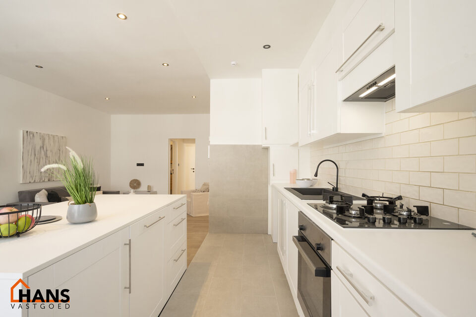 Instapklaar appartement op toplocatie – ideaal als starterswoning of investering!

Ontdek dit charmante en lichtrijke appartement op de tweede verdieping van een kleinschalig gebouw, centraal gelegen en vlakbij alle in- en uitvalswegen. Een perfecte uit
