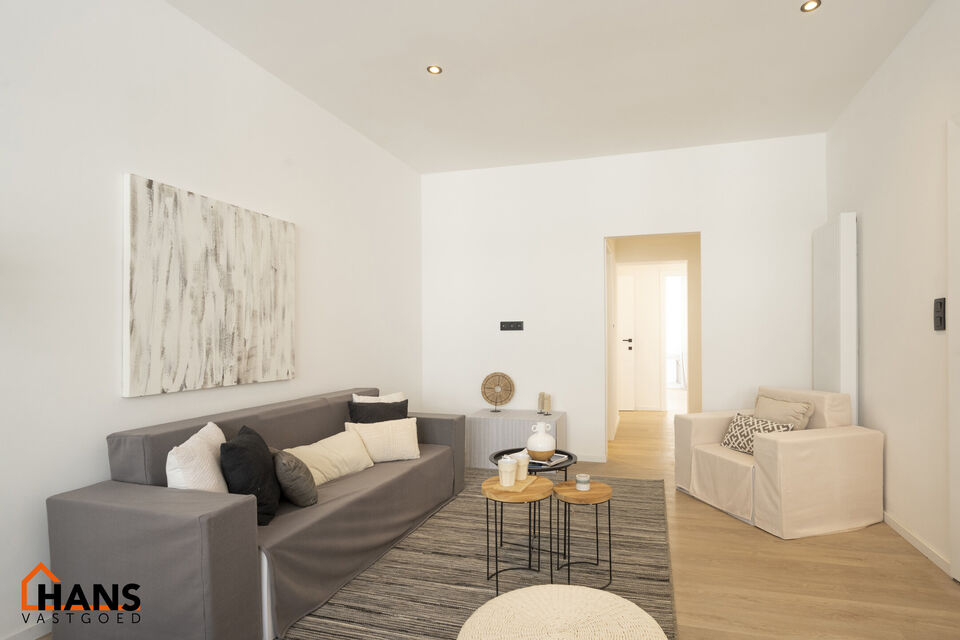 Instapklaar appartement op toplocatie – ideaal als starterswoning of investering!

Ontdek dit charmante en lichtrijke appartement op de tweede verdieping van een kleinschalig gebouw, centraal gelegen en vlakbij alle in- en uitvalswegen. Een perfecte uit