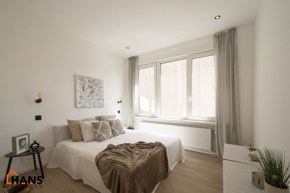 Instapklaar appartement op toplocatie – ideaal als starterswoning of investering!

Ontdek dit charmante en lichtrijke appartement op de tweede verdieping van een kleinschalig gebouw, centraal gelegen en vlakbij alle in- en uitvalswegen. Een perfecte uit