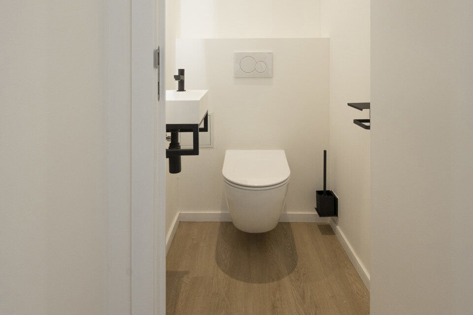 Instapklaar appartement op toplocatie – ideaal als starterswoning of investering!

Ontdek dit charmante en lichtrijke appartement op de tweede verdieping van een kleinschalig gebouw, centraal gelegen en vlakbij alle in- en uitvalswegen. Een perfecte uit