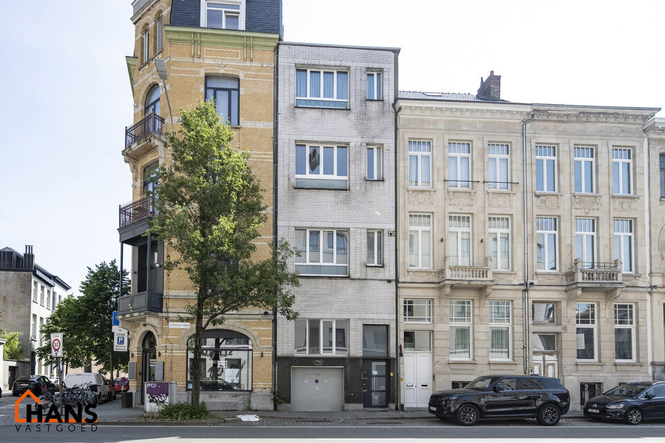 Instapklaar appartement op toplocatie – ideaal als starterswoning of investering!

Ontdek dit charmante en lichtrijke appartement op de tweede verdieping van een kleinschalig gebouw, centraal gelegen en vlakbij alle in- en uitvalswegen. Een perfecte uit