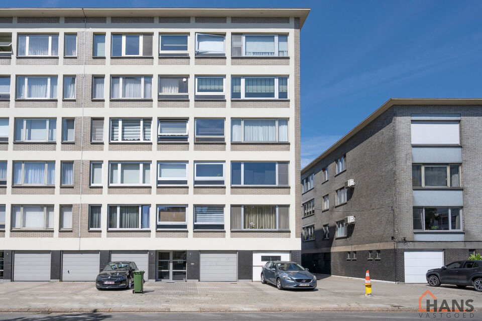 Bent u op zoek naar een stijlvol afgewerkt appartement waar u zonder zorgen uw intrek kan nemen? Dan is dit prachtige appartement op de derde verdieping aan de Graanstraat 3 precies wat u zoekt. In 2030 zal u op een wandelafstand zijn van een nieuw aangel