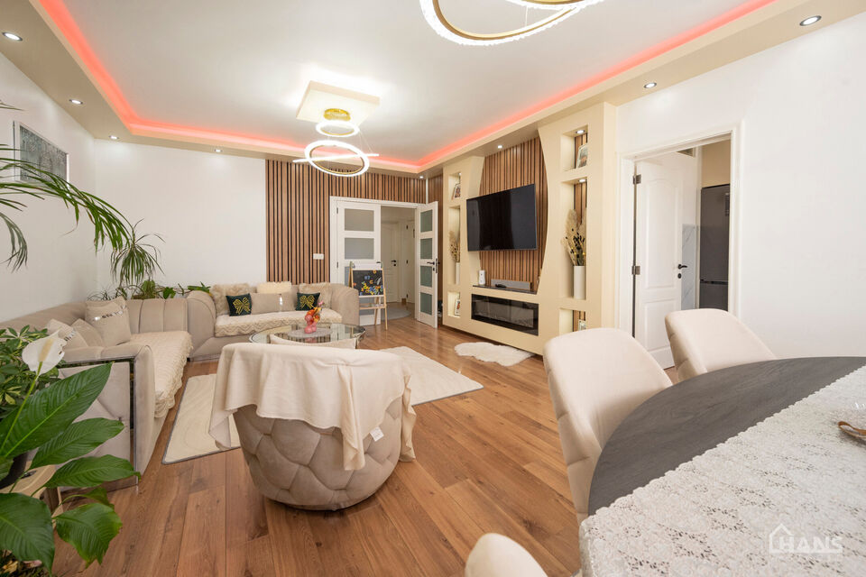 Bent u op zoek naar een stijlvol afgewerkt appartement waar u zonder zorgen uw intrek kan nemen? Dan is dit prachtige appartement op de derde verdieping aan de Graanstraat 3 precies wat u zoekt. In 2030 zal u op een wandelafstand zijn van een nieuw aangel