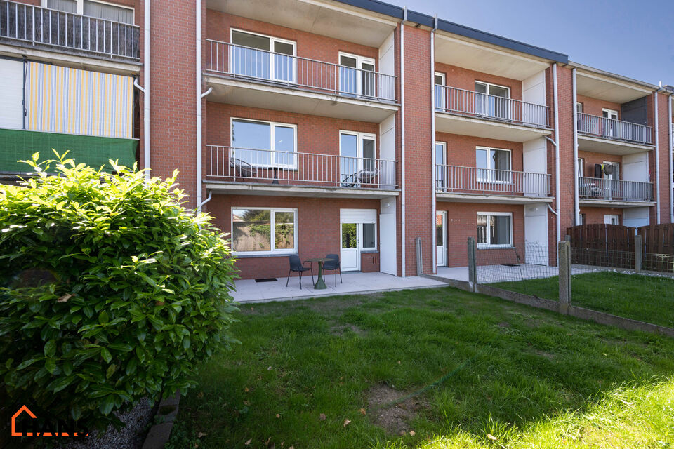 Deze dubbele, recent gerenoveerde opbrengsteigendom met elk een eigen huisnummer en aparte inkom is rustig gelegen en geniet tegelijkertijd van een uiterst centrale ligging. Beide gebouwen omvatten samen zes instapklare appartementen, ideaal voor investee