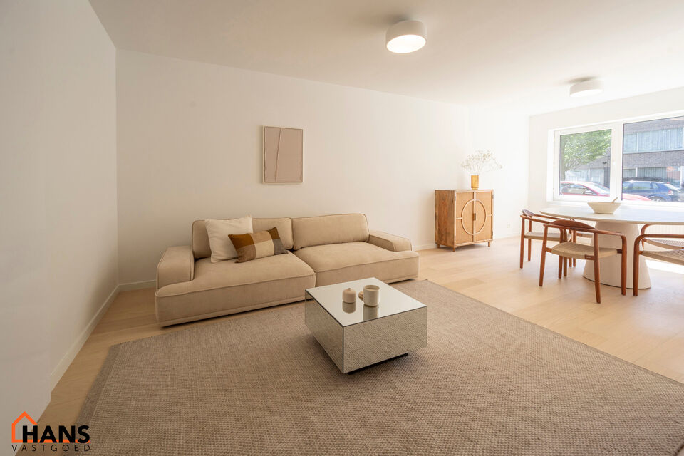 Deze dubbele, recent gerenoveerde opbrengsteigendom met elk een eigen huisnummer en aparte inkom is rustig gelegen en geniet tegelijkertijd van een uiterst centrale ligging. Beide gebouwen omvatten samen zes instapklare appartementen, ideaal voor investee