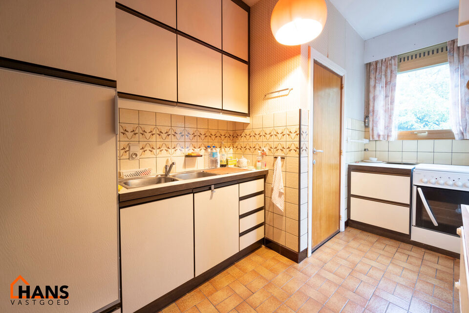 De Instelprijs bedraagt 295.000 Euro, enkel biedingen vanaf deze instelprijs worden in overweging genomen.
Ontdek deze bel-etagewoning met veel mogelijkheden, gelegen in een doodlopende straat, met vlotte verbindingen. 
De woning biedt een solide basis en