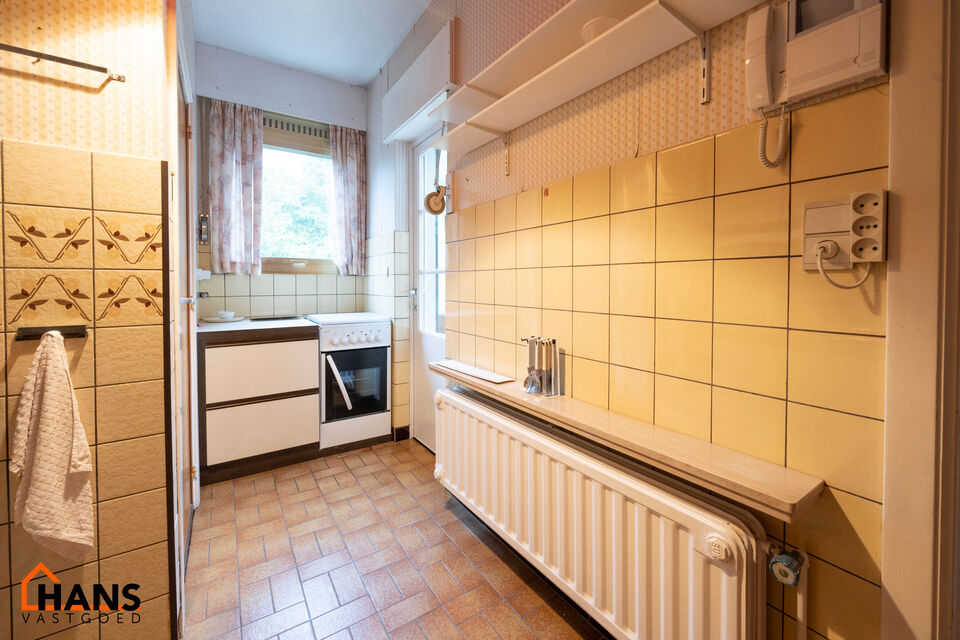 De Instelprijs bedraagt 295.000 Euro, enkel biedingen vanaf deze instelprijs worden in overweging genomen.
Ontdek deze bel-etagewoning met veel mogelijkheden, gelegen in een doodlopende straat, met vlotte verbindingen. 
De woning biedt een solide basis en