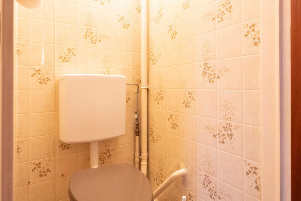 De Instelprijs bedraagt 295.000 Euro, enkel biedingen vanaf deze instelprijs worden in overweging genomen.
Ontdek deze bel-etagewoning met veel mogelijkheden, gelegen in een doodlopende straat, met vlotte verbindingen. 
De woning biedt een solide basis en