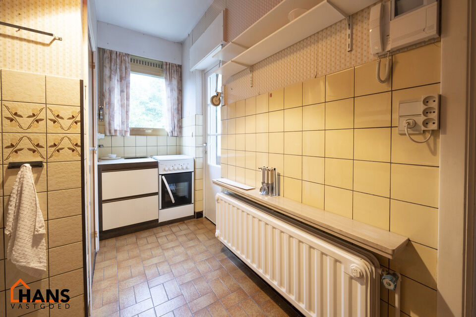 De Instelprijs bedraagt 295.000 Euro, enkel biedingen vanaf deze instelprijs worden in overweging genomen.
Ontdek deze bel-etagewoning met veel mogelijkheden, gelegen in een doodlopende straat, met vlotte verbindingen. 
De woning biedt een solide basis en