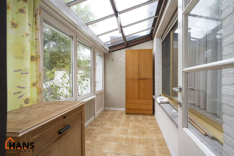 De Instelprijs bedraagt 295.000 Euro, enkel biedingen vanaf deze instelprijs worden in overweging genomen.
Ontdek deze bel-etagewoning met veel mogelijkheden, gelegen in een doodlopende straat, met vlotte verbindingen. 
De woning biedt een solide basis en