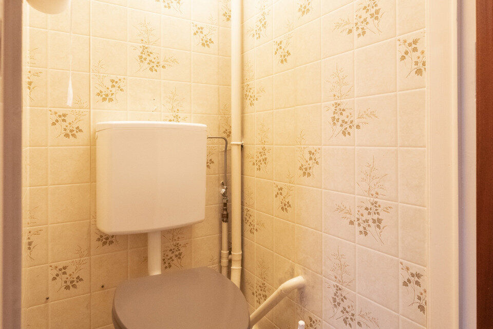 De Instelprijs bedraagt 295.000 Euro, enkel biedingen vanaf deze instelprijs worden in overweging genomen.
Ontdek deze bel-etagewoning met veel mogelijkheden, gelegen in een doodlopende straat, met vlotte verbindingen. 
De woning biedt een solide basis en