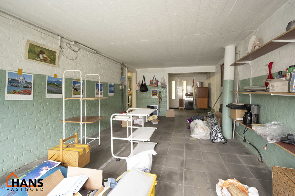 De Instelprijs bedraagt 295.000 Euro, enkel biedingen vanaf deze instelprijs worden in overweging genomen.
Ontdek deze bel-etagewoning met veel mogelijkheden, gelegen in een doodlopende straat, met vlotte verbindingen. 
De woning biedt een solide basis en