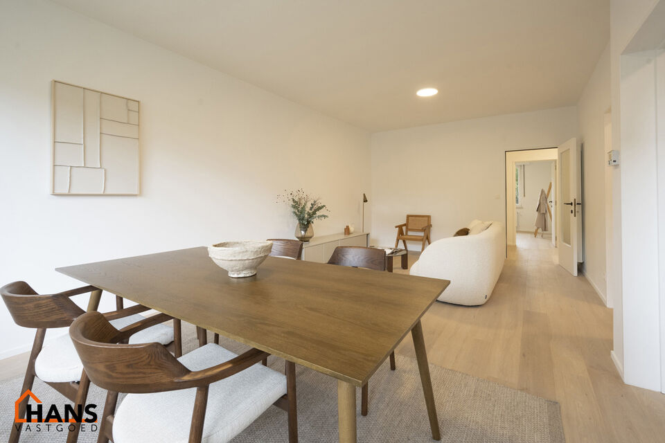 Instapklaar appartement, rustig en gunstig gelegen.  
Het appartement is grotendeels gerenoveerd en bevat geen lift, maakt dat er minder gemeenschappelijke kosten zijn.
Indeling: inkomhal; lichtrijke woonkamer; geïnstalleerde keuken; nachthal; apart toi