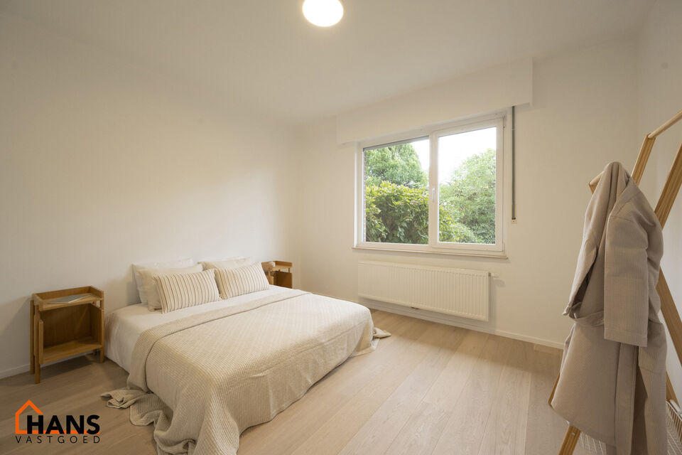 Instapklaar appartement, rustig en gunstig gelegen.  
Het appartement is grotendeels gerenoveerd en bevat geen lift, maakt dat er minder gemeenschappelijke kosten zijn.
Indeling: inkomhal; lichtrijke woonkamer; geïnstalleerde keuken; nachthal; apart toi