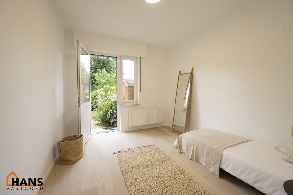 Instapklaar appartement, rustig en gunstig gelegen.  
Het appartement is grotendeels gerenoveerd en bevat geen lift, maakt dat er minder gemeenschappelijke kosten zijn.
Indeling: inkomhal; lichtrijke woonkamer; geïnstalleerde keuken; nachthal; apart toi