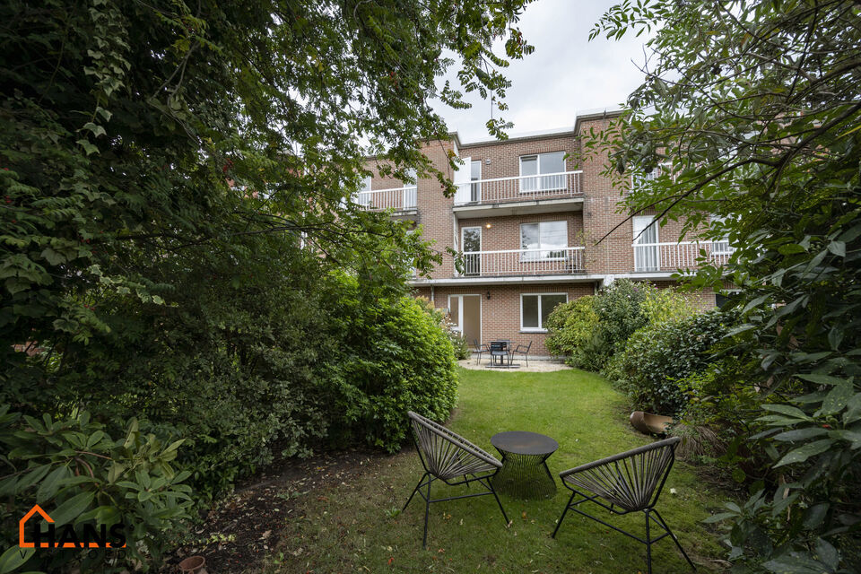 Instapklaar appartement, rustig en gunstig gelegen.  
Het appartement is grotendeels gerenoveerd en bevat geen lift, maakt dat er minder gemeenschappelijke kosten zijn.
Indeling: inkomhal; lichtrijke woonkamer; geïnstalleerde keuken; nachthal; apart toi