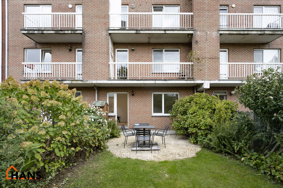 Instapklaar appartement, rustig en gunstig gelegen.  
Het appartement is grotendeels gerenoveerd en bevat geen lift, maakt dat er minder gemeenschappelijke kosten zijn.
Indeling: inkomhal; lichtrijke woonkamer; geïnstalleerde keuken; nachthal; apart toi