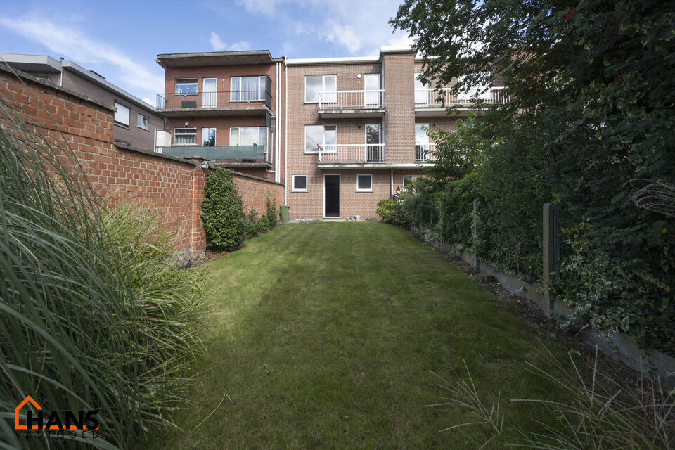 Instapklaar appartement, rustig en gunstig gelegen.  
Het appartement is grotendeels gerenoveerd en bevat geen lift, maakt dat er minder gemeenschappelijke kosten zijn.
Indeling: inkomhal; lichtrijke woonkamer; geïnstalleerde keuken; nachthal; apart toi