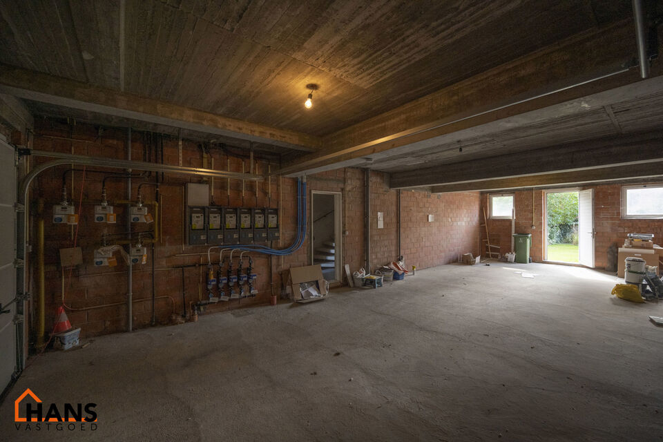 Instapklaar appartement, rustig en gunstig gelegen.  
Het appartement is grotendeels gerenoveerd en bevat geen lift, maakt dat er minder gemeenschappelijke kosten zijn.
Indeling: inkomhal; lichtrijke woonkamer; geïnstalleerde keuken; nachthal; apart toi