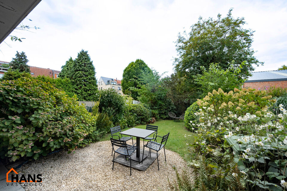 Instapklaar appartement, rustig en gunstig gelegen.  
Het appartement is grotendeels gerenoveerd en bevat geen lift, maakt dat er minder gemeenschappelijke kosten zijn.
Indeling: inkomhal; lichtrijke woonkamer; geïnstalleerde keuken; nachthal; apart toi