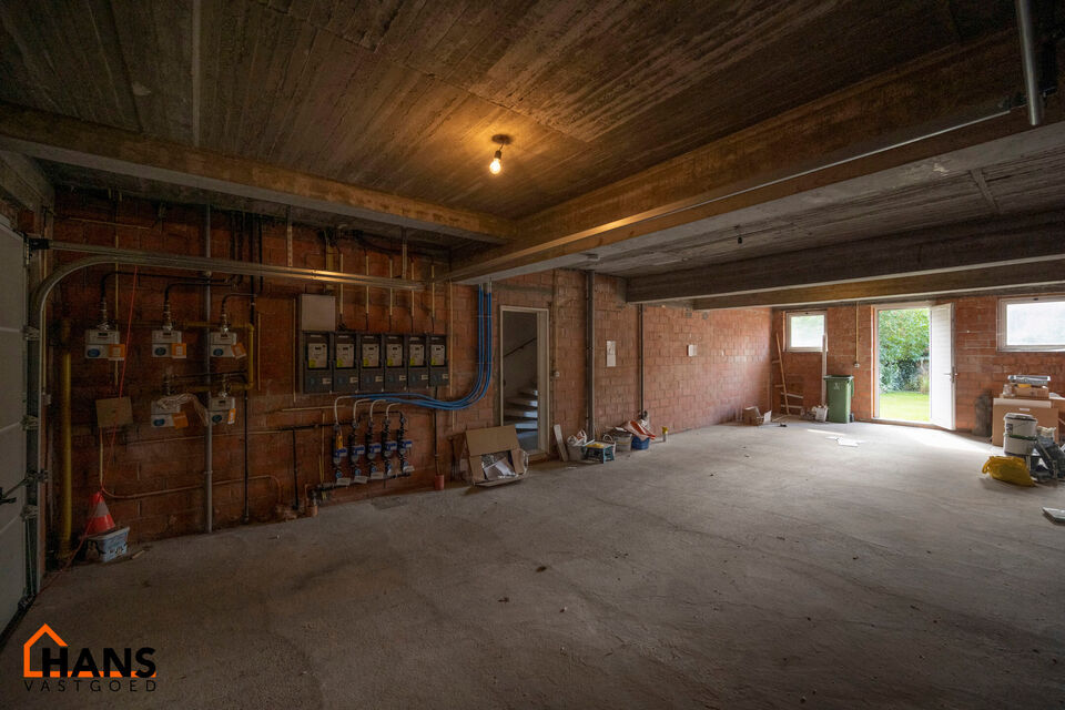 Instapklaar appartement, rustig en gunstig gelegen.  
Het appartement is grotendeels gerenoveerd en bevat geen lift, maakt dat er minder gemeenschappelijke kosten zijn.
Indeling: inkomhal; lichtrijke woonkamer; geïnstalleerde keuken; nachthal; apart toi