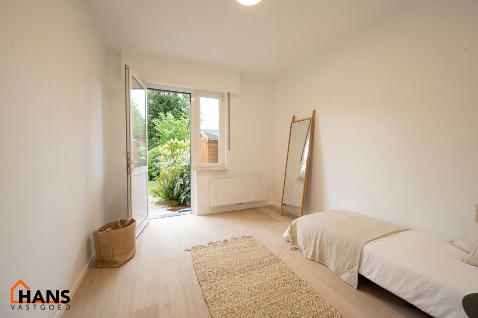 Instapklaar appartement, rustig en gunstig gelegen.  
Het appartement is grotendeels gerenoveerd en bevat geen lift, maakt dat er minder gemeenschappelijke kosten zijn.
Indeling: inkomhal; lichtrijke woonkamer; geïnstalleerde keuken; nachthal; apart toi