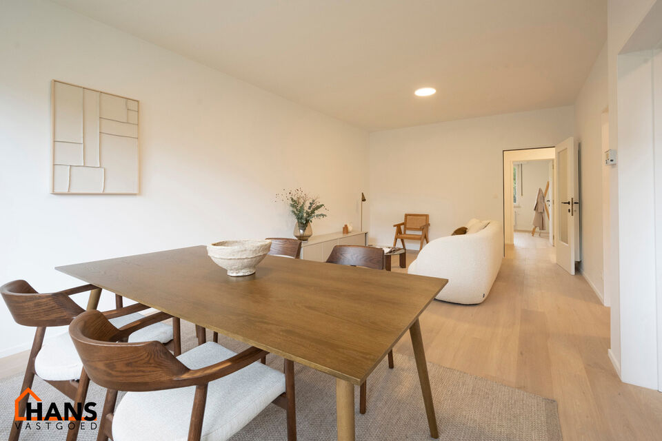 Instapklaar appartement, rustig en gunstig gelegen.  

Het appartement is grotendeels gerenoveerd en bevat geen lift, maakt dat er minder gemeenschappelijke kosten zijn.
Indeling: inkomhal; lichtrijke woonkamer; ge&iuml;nstalleerde keuken; nachthal; apart toi