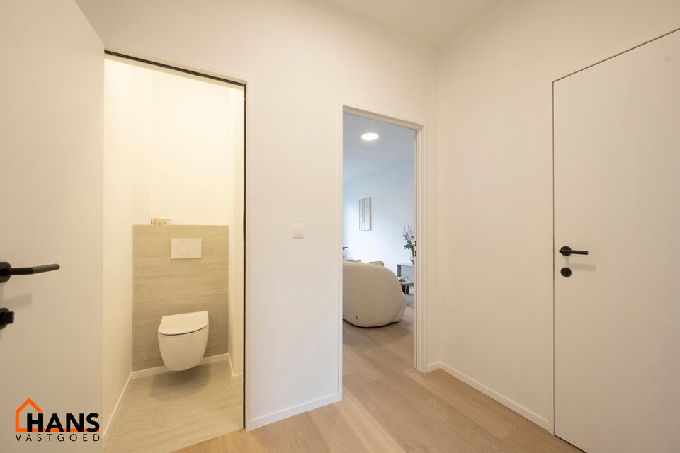 Instapklaar appartement, rustig en gunstig gelegen.  

Het appartement is grotendeels gerenoveerd en bevat geen lift, maakt dat er minder gemeenschappelijke kosten zijn.
Indeling: inkomhal; lichtrijke woonkamer; ge&iuml;nstalleerde keuken; nachthal; apart toi