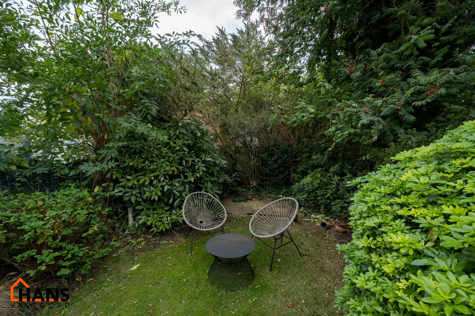 Instapklaar appartement, rustig en gunstig gelegen.  

Het appartement is grotendeels gerenoveerd en bevat geen lift, maakt dat er minder gemeenschappelijke kosten zijn.
Indeling: inkomhal; lichtrijke woonkamer; ge&iuml;nstalleerde keuken; nachthal; apart toi