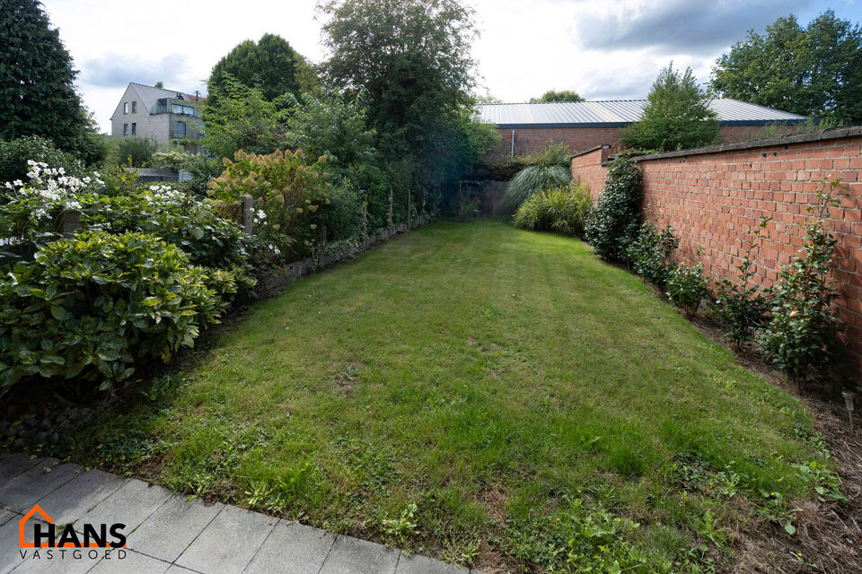 Instapklaar appartement, rustig en gunstig gelegen.  

Het appartement is grotendeels gerenoveerd en bevat geen lift, maakt dat er minder gemeenschappelijke kosten zijn.
Indeling: inkomhal; lichtrijke woonkamer; ge&iuml;nstalleerde keuken; nachthal; apart toi