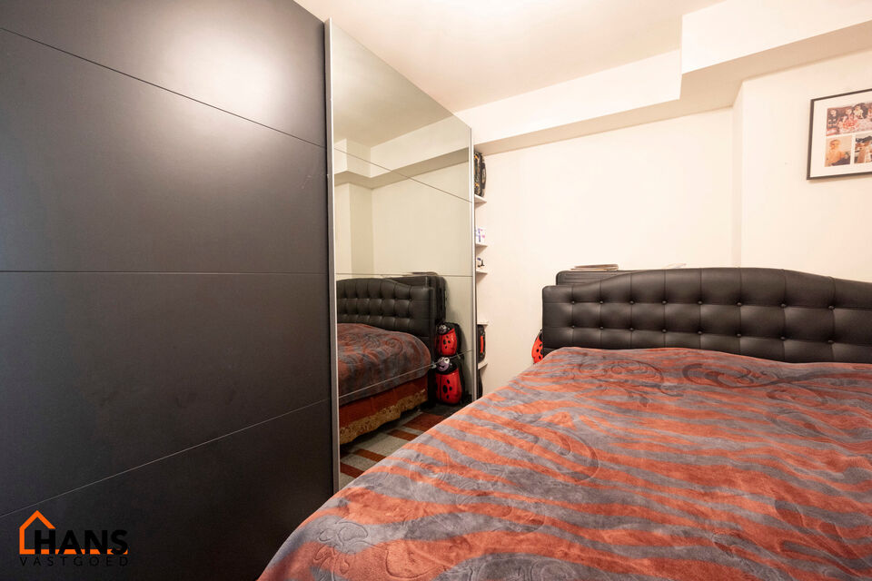 In Optie!!

Instelprijs vanaf 295.000 Euro. Elk bod vanaf de instelprijs wordt ernstig overwogen.

Dit gelijkvloers appartement heeft een eigen inkomdeur en dan komt men in een ruime inkomhal met veel ingemaakte kasten. Aansluitend is er een volledig ge&iuml;