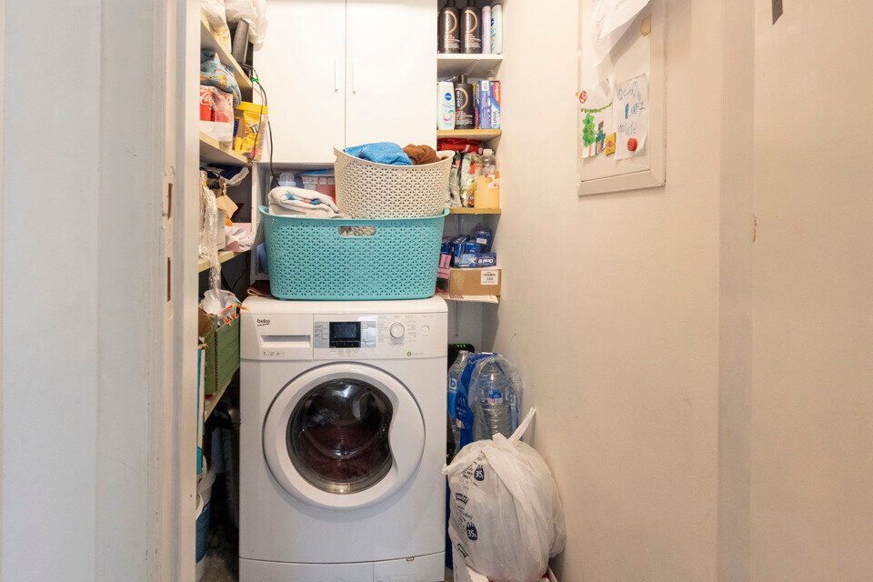 In Optie!!

Instelprijs vanaf 295.000 Euro. Elk bod vanaf de instelprijs wordt ernstig overwogen.

Dit gelijkvloers appartement heeft een eigen inkomdeur en dan komt men in een ruime inkomhal met veel ingemaakte kasten. Aansluitend is er een volledig ge&iuml;