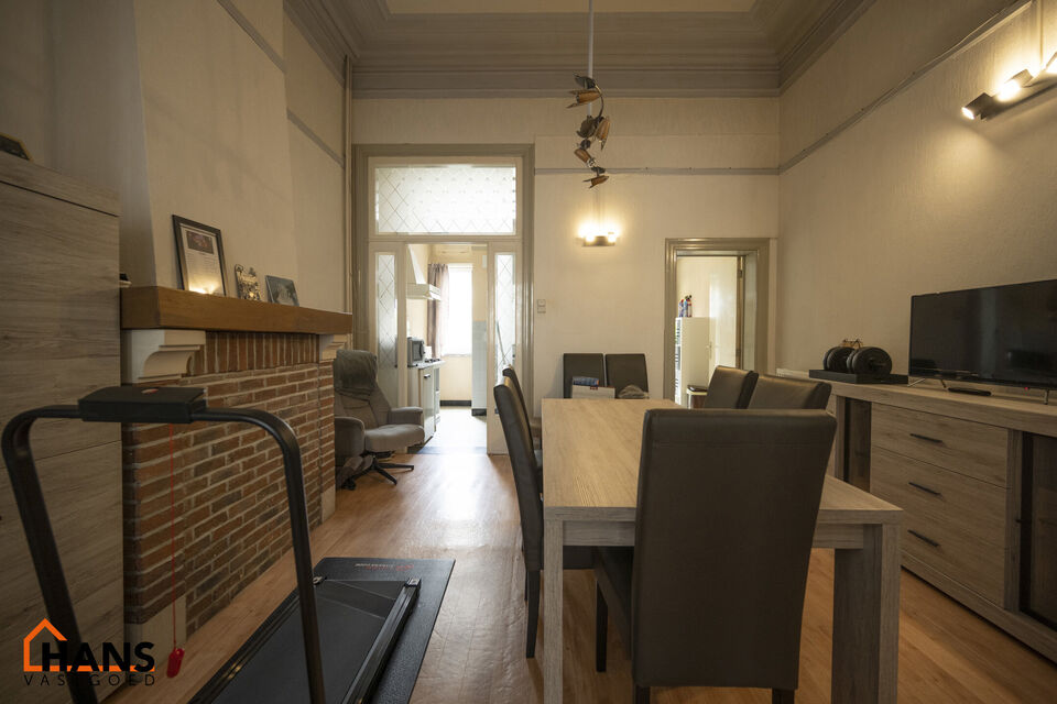 Deze te renoveren woning ligt in het hartje van dé Stad Antwerpen vlakbij het Marnixplein.  De mogelijkheden om deze woning tot een parel te creëren mag u niet laten voorbij gaan. Het staat bekend dat alles op A-locatie een serieuze meerwaarde zal zijn 