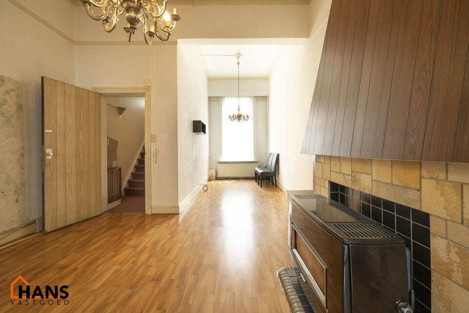 Deze te renoveren woning ligt in het hartje van dé Stad Antwerpen vlakbij het Marnixplein.  De mogelijkheden om deze woning tot een parel te creëren mag u niet laten voorbij gaan. Het staat bekend dat alles op A-locatie een serieuze meerwaarde zal zijn 