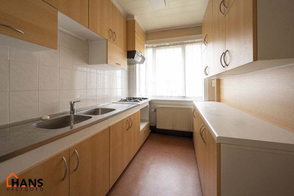 Deze te renoveren woning ligt in het hartje van dé Stad Antwerpen vlakbij het Marnixplein.  De mogelijkheden om deze woning tot een parel te creëren mag u niet laten voorbij gaan. Het staat bekend dat alles op A-locatie een serieuze meerwaarde zal zijn 