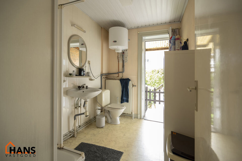 Deze te renoveren woning ligt in het hartje van dé Stad Antwerpen vlakbij het Marnixplein.  De mogelijkheden om deze woning tot een parel te creëren mag u niet laten voorbij gaan. Het staat bekend dat alles op A-locatie een serieuze meerwaarde zal zijn 