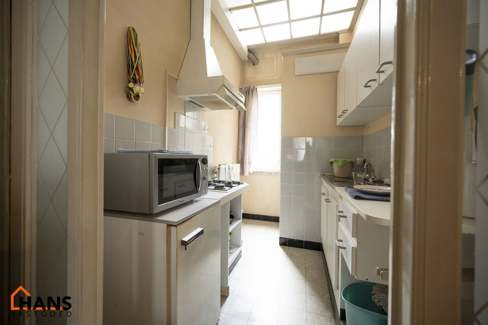 Deze te renoveren woning ligt in het hartje van dé Stad Antwerpen vlakbij het Marnixplein.  De mogelijkheden om deze woning tot een parel te creëren mag u niet laten voorbij gaan. Het staat bekend dat alles op A-locatie een serieuze meerwaarde zal zijn 